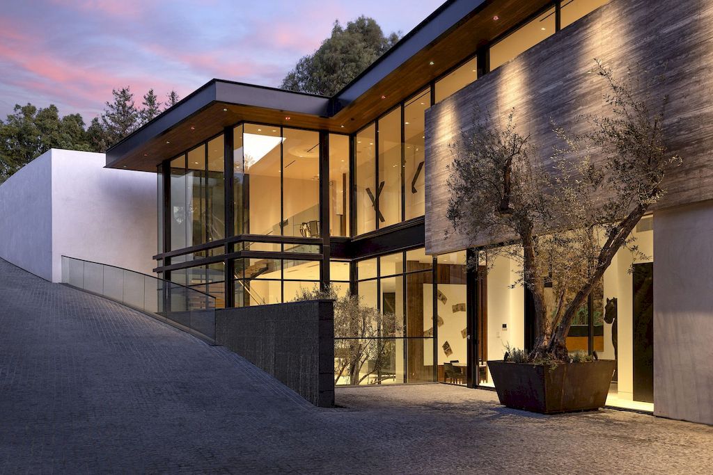 Perugia House Showcases Elegance and Modernity by Mcclean Design