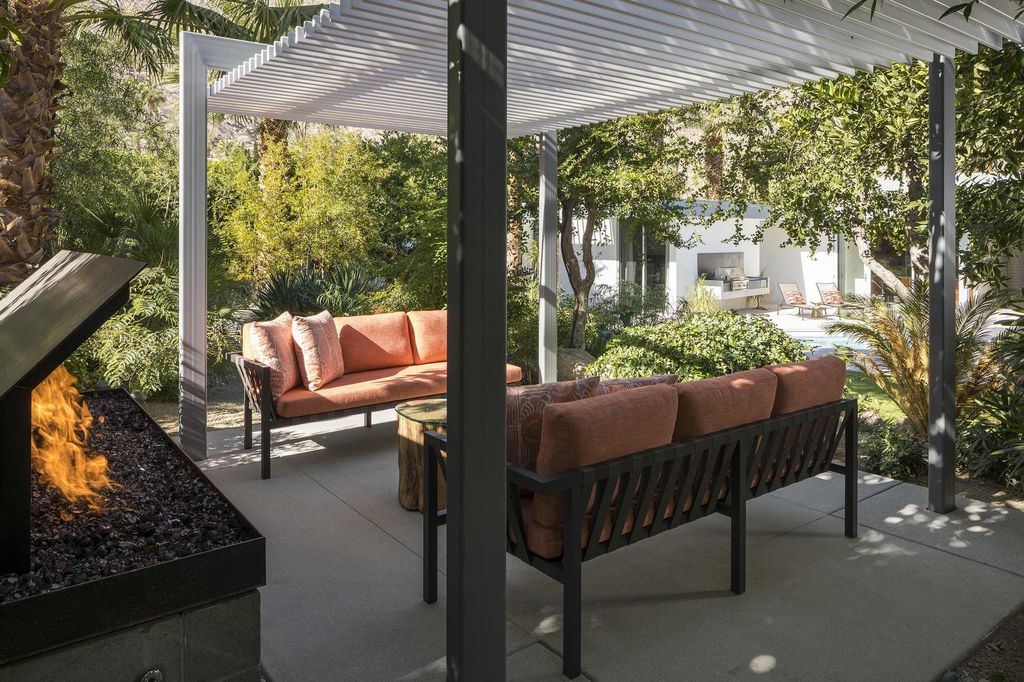 Ridge Vista House blends mountain view with landscape by o2 Architecture