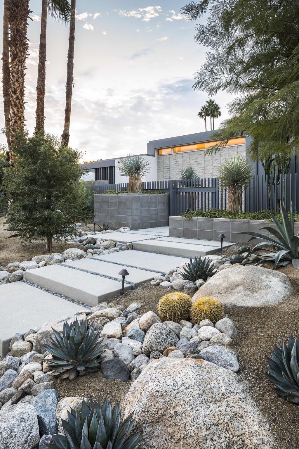 Ridge Vista House blends mountain view with landscape by o2 Architecture