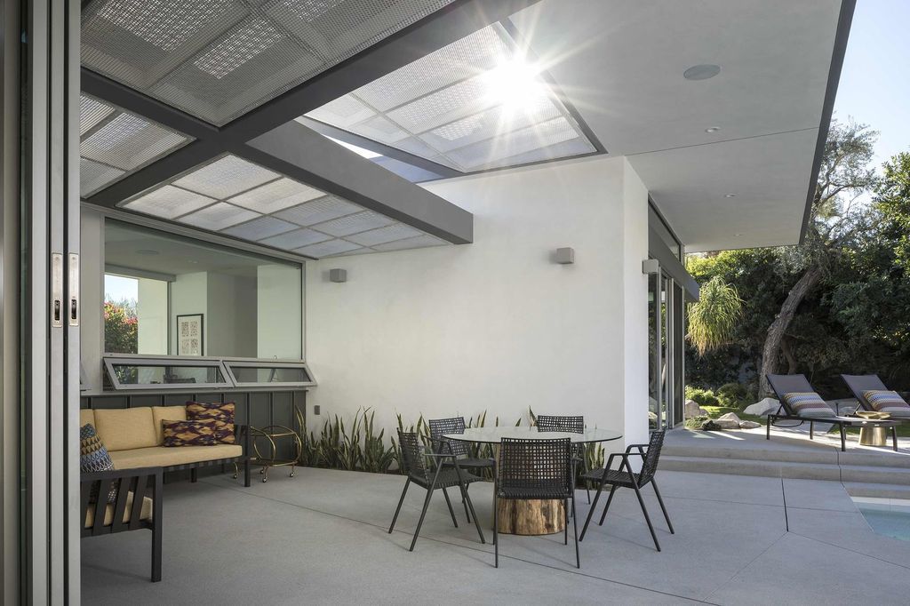 Ridge Vista House blends mountain view with landscape by o2 Architecture