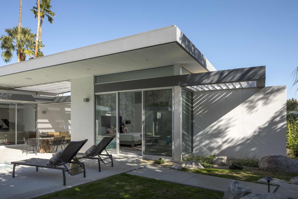 Ridge Vista House blends mountain view with landscape by o2 Architecture