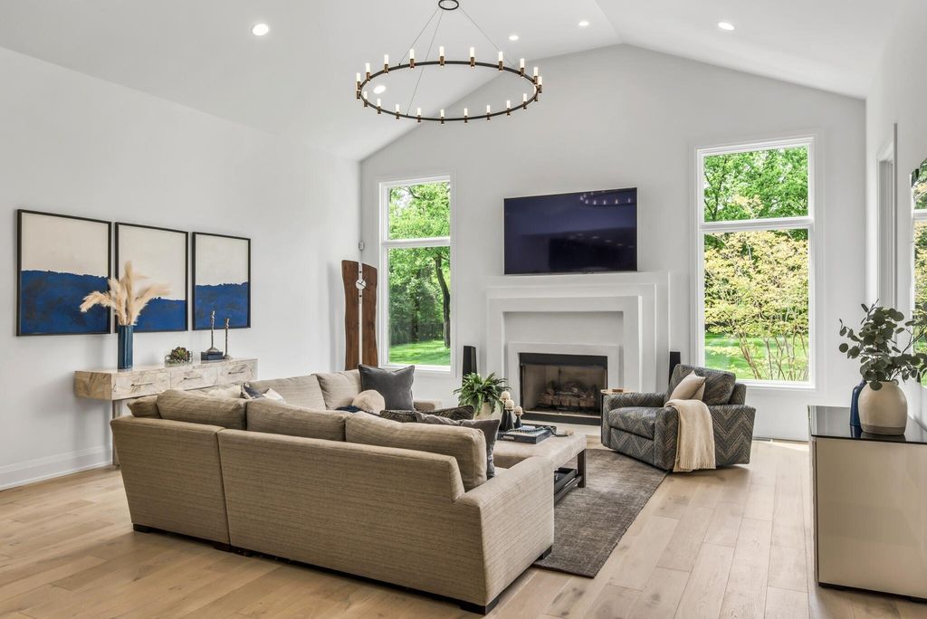 Secluded Oasis of Modern Living on Expansive 2.21 Acre Estate in Brentwood, Tennessee Priced at $5,299M