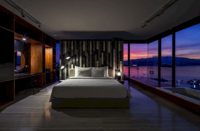 Sky Villa, a Vacation Villa to Enjoy Unique Ocean View by MM++ Architects - Unique Ocean View Luxury