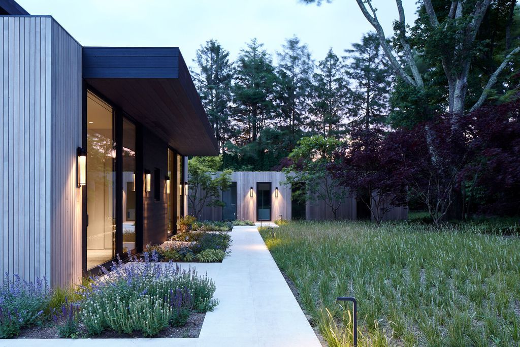 Southampton House Stands Out with Its Graceful Lines by Bradley Bayou