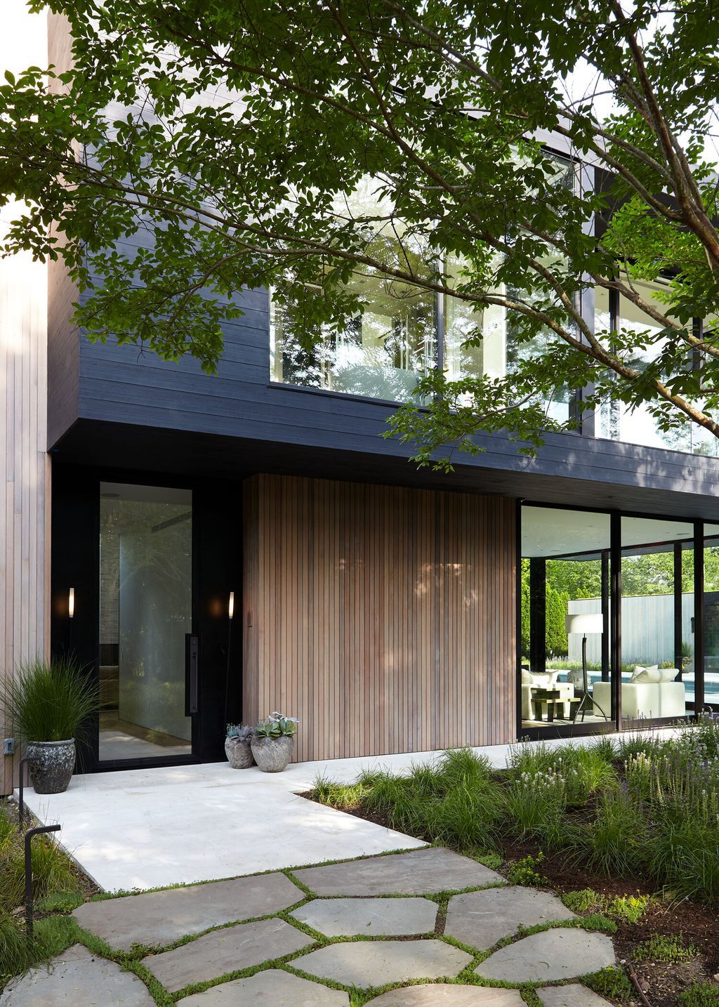 Southampton House Stands Out with Its Graceful Lines by Bradley Bayou
