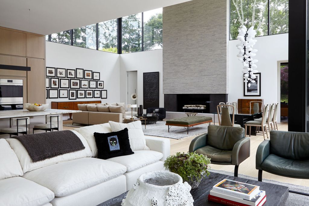 Southampton House Stands Out with Its Graceful Lines by Bradley Bayou