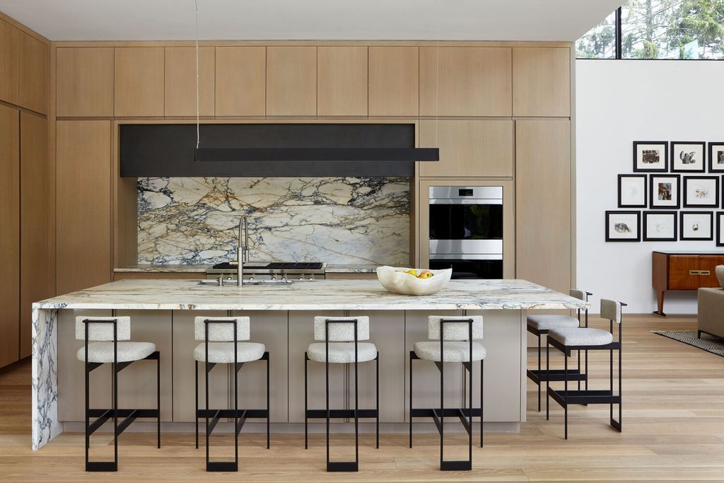 Southampton House Stands Out with Its Graceful Lines by Bradley Bayou 7
