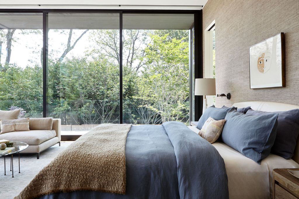 Southampton House Stands Out with Its Graceful Lines by Bradley Bayou