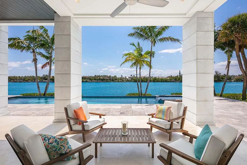 Experience the epitome of luxury living at 1540 Paslay Place, a stunning, like-new 5-bedroom estate in Manalapan, Florida.