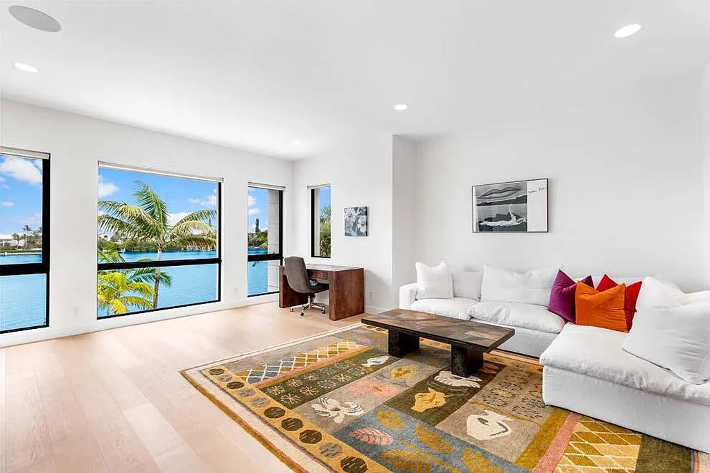 Experience the epitome of luxury living at 1540 Paslay Place, a stunning, like-new 5-bedroom estate in Manalapan, Florida.