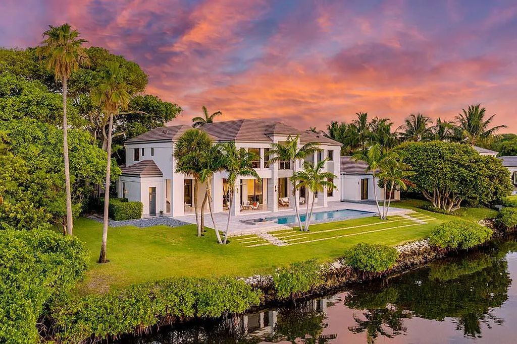 Experience the epitome of luxury living at 1540 Paslay Place, a stunning, like-new 5-bedroom estate in Manalapan, Florida.