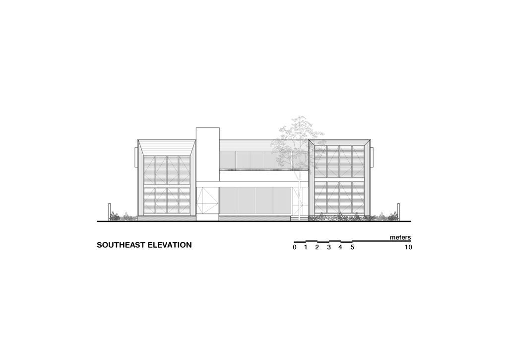 Winter House Features Harmonious interaction with the Exterior by LAAR
