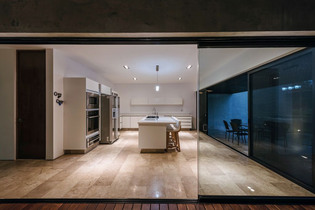 Winter House Features Harmonious interaction with the Exterior by LAAR