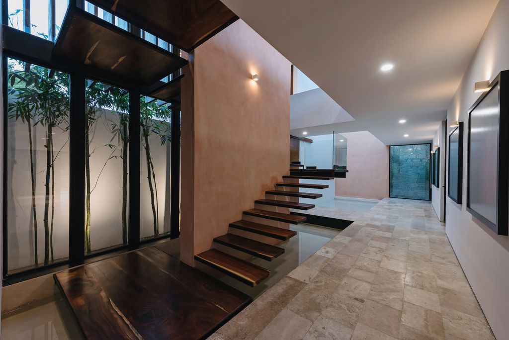 Winter House Features Harmonious interaction with the Exterior by LAAR