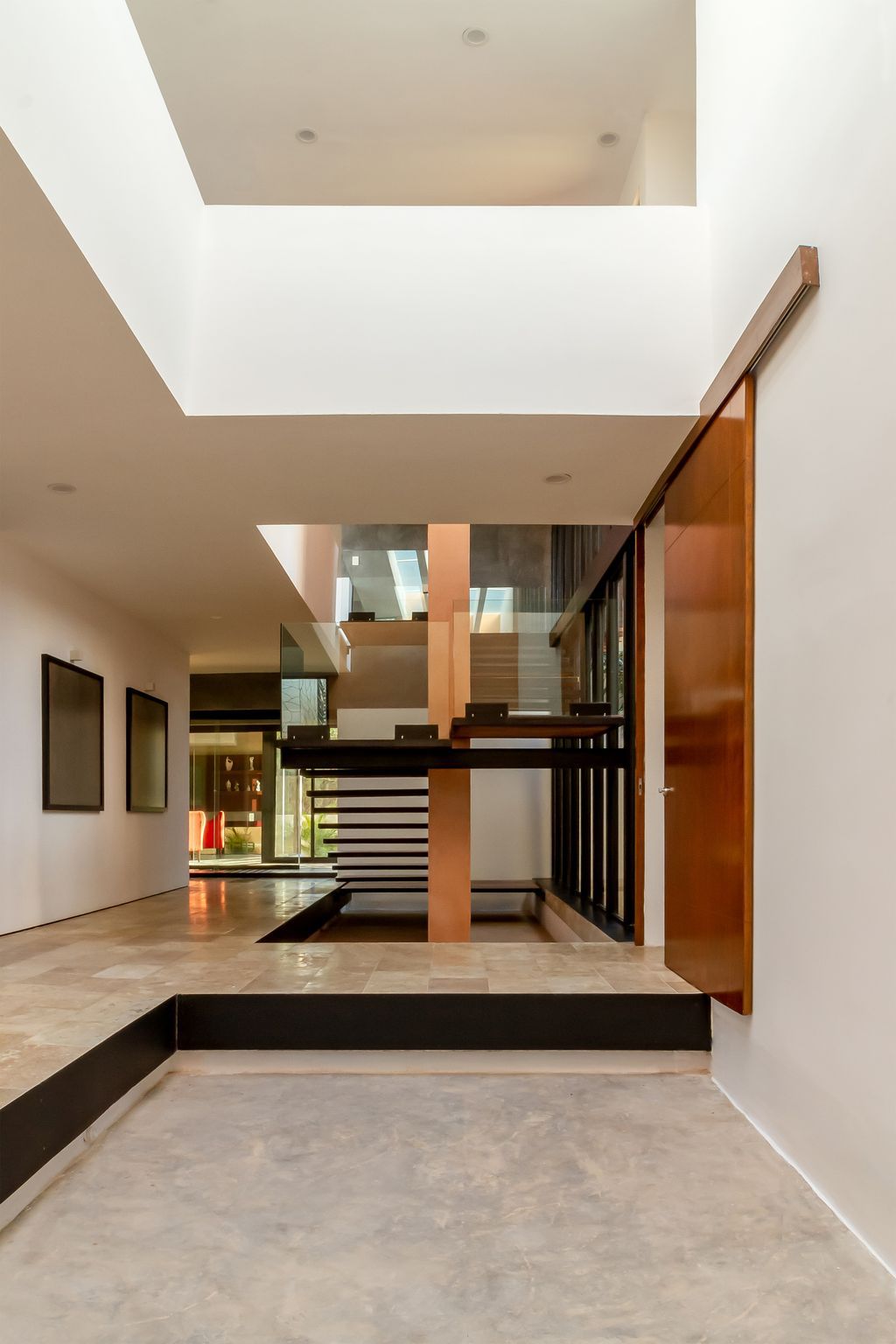 Winter House Features Harmonious interaction with the Exterior by LAAR