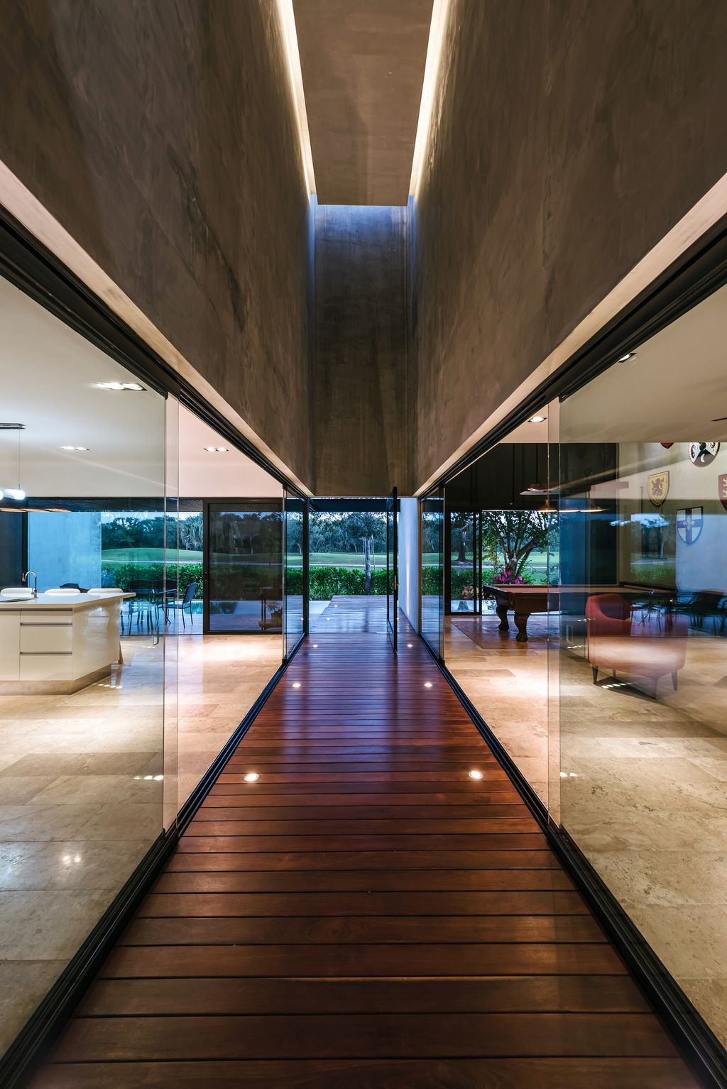 Winter House Features Harmonious interaction with the Exterior by LAAR