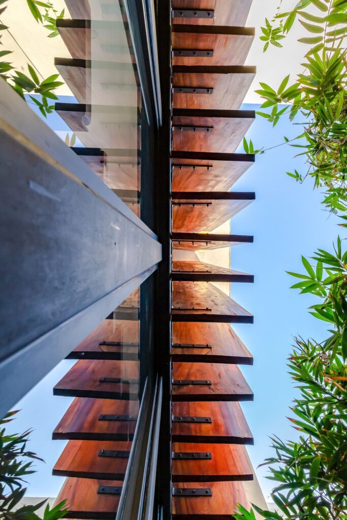 Winter House Features Harmonious interaction with the Exterior by LAAR 6 1