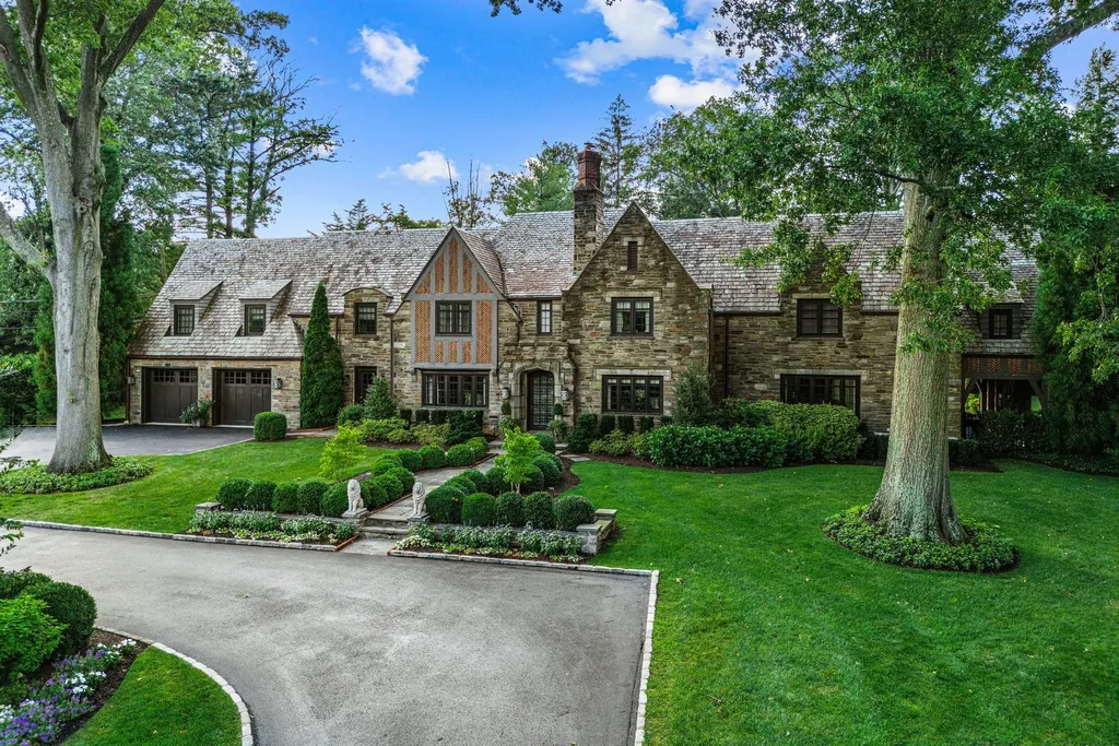 1 Blakeley Road Home in Haverford, Pennsylvania. Step into the elegance of the 1930s with this captivating residence nestled in the sought-after Merion Golf neighborhood. Meticulously renovated with sophistication, the home boasts beautiful materials, exquisite craftsmanship, and luminous designs throughout. 