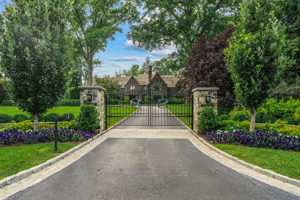 1 Blakeley Road Home in Haverford, Pennsylvania. Step into the elegance of the 1930s with this captivating residence nestled in the sought-after Merion Golf neighborhood. Meticulously renovated with sophistication, the home boasts beautiful materials, exquisite craftsmanship, and luminous designs throughout. 