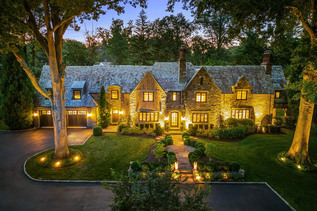 1 Blakeley Road Home in Haverford, Pennsylvania. Step into the elegance of the 1930s with this captivating residence nestled in the sought-after Merion Golf neighborhood. Meticulously renovated with sophistication, the home boasts beautiful materials, exquisite craftsmanship, and luminous designs throughout. 