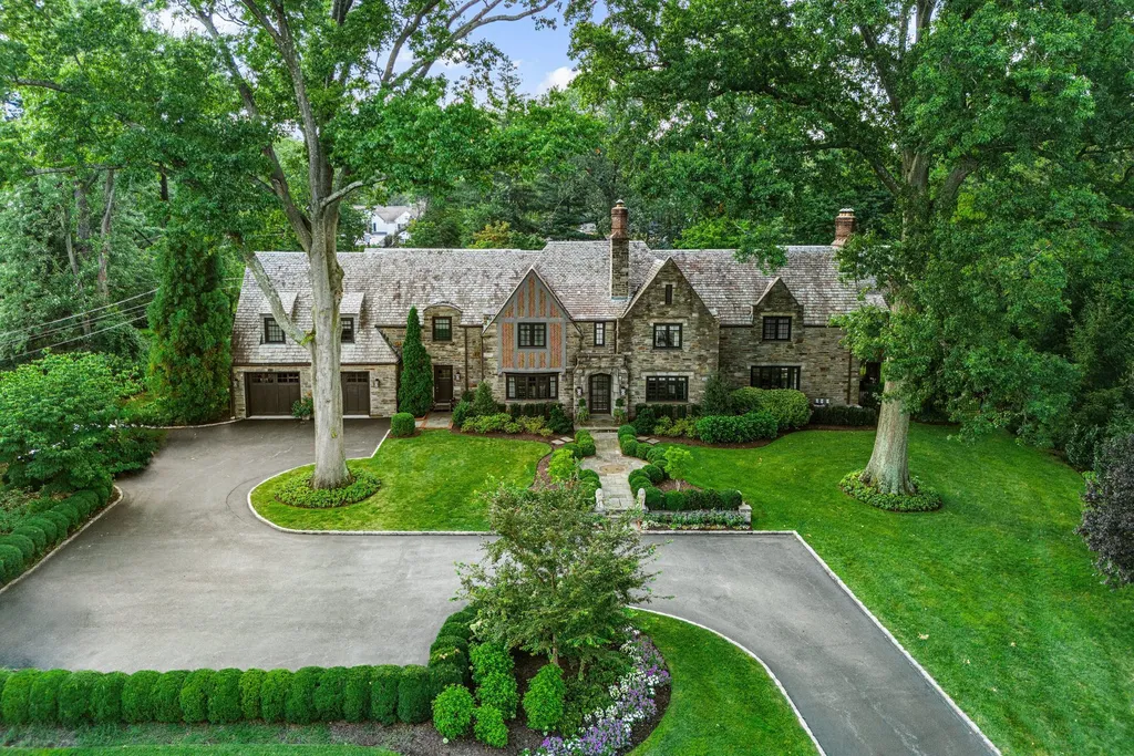 1 Blakeley Road Home in Haverford, Pennsylvania. Step into the elegance of the 1930s with this captivating residence nestled in the sought-after Merion Golf neighborhood. Meticulously renovated with sophistication, the home boasts beautiful materials, exquisite craftsmanship, and luminous designs throughout. 