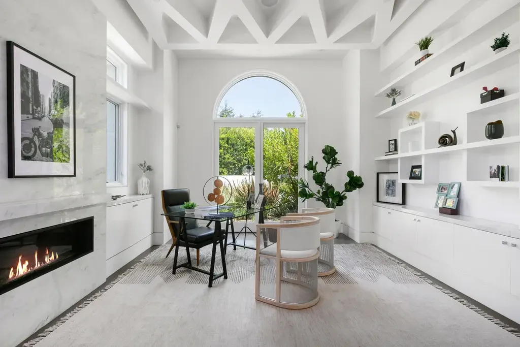 10350 Wyton Drive Home in Los Angeles, California. Experience the ultimate in refined living at 10350 Wyton Drive, a Holmby Hills estate that seamlessly blends grand European-inspired design with modern amenities. Set on 1.5 acres of meticulously landscaped grounds, this stunning property offers palatial interiors, six ensuite bedrooms, twelve baths, and an array of lavish features.