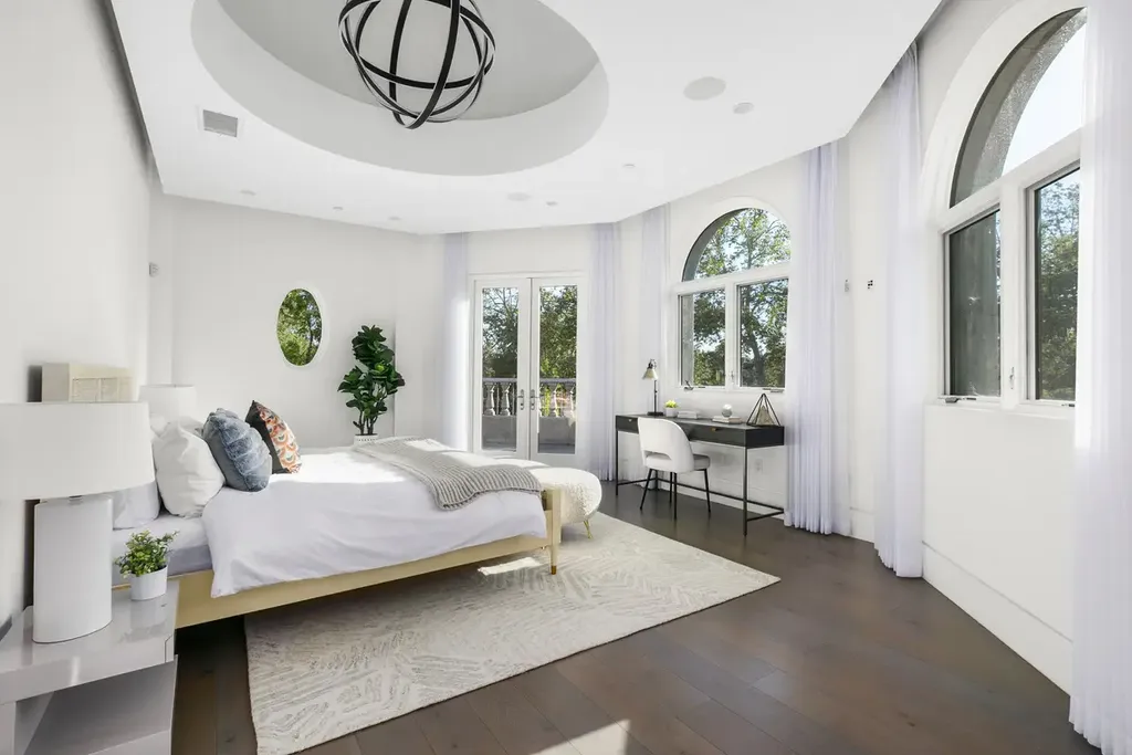 10350 Wyton Drive Home in Los Angeles, California. Experience the ultimate in refined living at 10350 Wyton Drive, a Holmby Hills estate that seamlessly blends grand European-inspired design with modern amenities. Set on 1.5 acres of meticulously landscaped grounds, this stunning property offers palatial interiors, six ensuite bedrooms, twelve baths, and an array of lavish features.