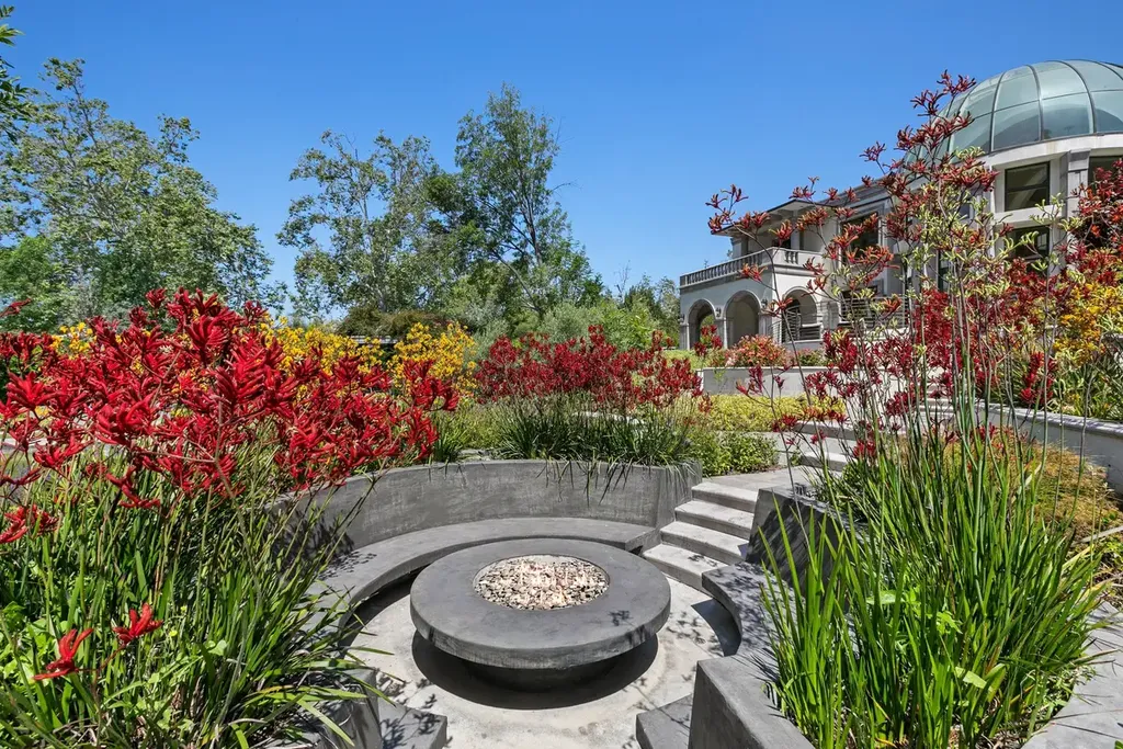 10350 Wyton Drive Home in Los Angeles, California. Experience the ultimate in refined living at 10350 Wyton Drive, a Holmby Hills estate that seamlessly blends grand European-inspired design with modern amenities. Set on 1.5 acres of meticulously landscaped grounds, this stunning property offers palatial interiors, six ensuite bedrooms, twelve baths, and an array of lavish features.
