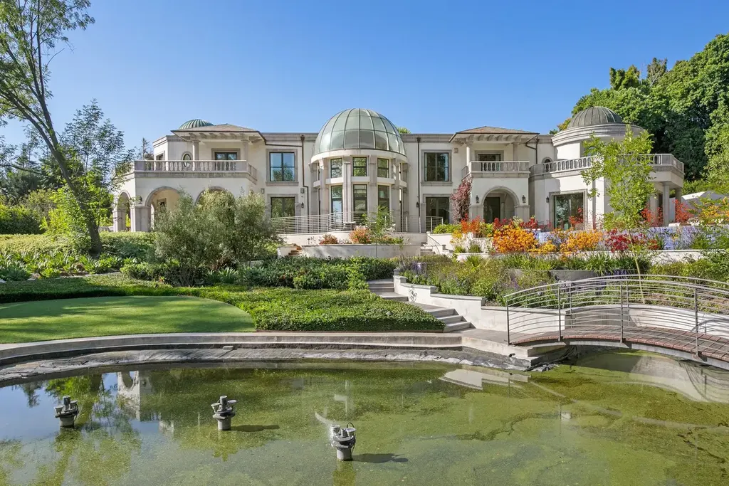 10350 Wyton Drive Home in Los Angeles, California. Experience the ultimate in refined living at 10350 Wyton Drive, a Holmby Hills estate that seamlessly blends grand European-inspired design with modern amenities. Set on 1.5 acres of meticulously landscaped grounds, this stunning property offers palatial interiors, six ensuite bedrooms, twelve baths, and an array of lavish features.