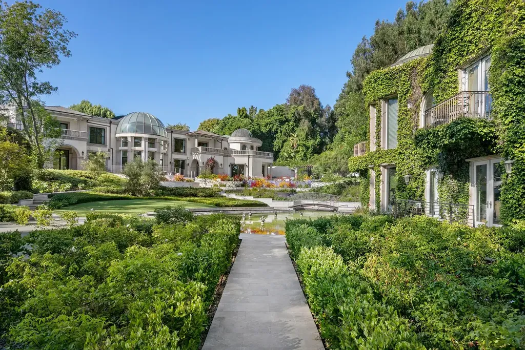 10350 Wyton Drive Home in Los Angeles, California. Experience the ultimate in refined living at 10350 Wyton Drive, a Holmby Hills estate that seamlessly blends grand European-inspired design with modern amenities. Set on 1.5 acres of meticulously landscaped grounds, this stunning property offers palatial interiors, six ensuite bedrooms, twelve baths, and an array of lavish features.