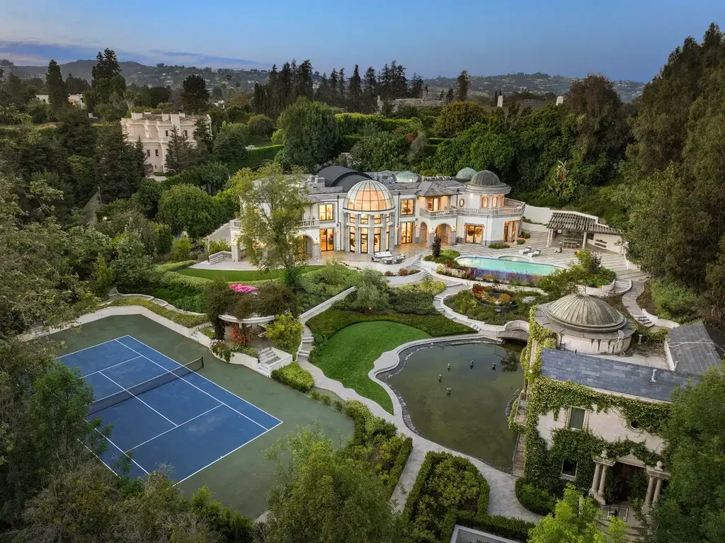 10350 Wyton Drive Home in Los Angeles, California. Experience the ultimate in refined living at 10350 Wyton Drive, a Holmby Hills estate that seamlessly blends grand European-inspired design with modern amenities. Set on 1.5 acres of meticulously landscaped grounds, this stunning property offers palatial interiors, six ensuite bedrooms, twelve baths, and an array of lavish features.