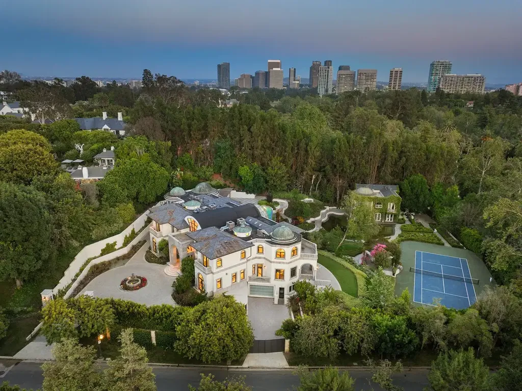 10350 Wyton Drive Home in Los Angeles, California. Experience the ultimate in refined living at 10350 Wyton Drive, a Holmby Hills estate that seamlessly blends grand European-inspired design with modern amenities. Set on 1.5 acres of meticulously landscaped grounds, this stunning property offers palatial interiors, six ensuite bedrooms, twelve baths, and an array of lavish features.