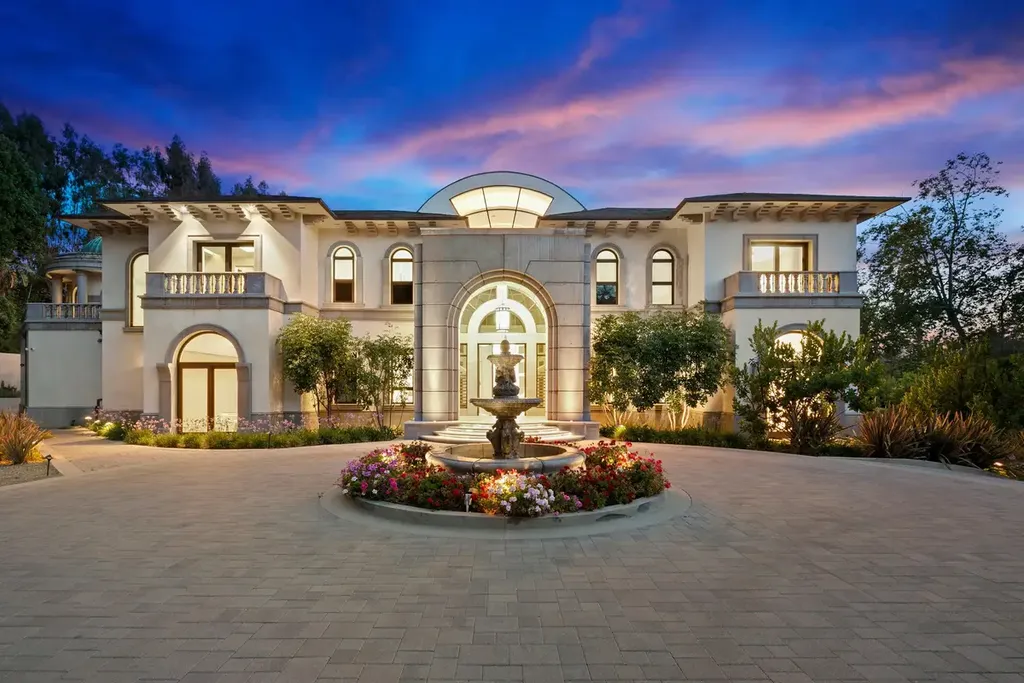10350 Wyton Drive Home in Los Angeles, California. Experience the ultimate in refined living at 10350 Wyton Drive, a Holmby Hills estate that seamlessly blends grand European-inspired design with modern amenities. Set on 1.5 acres of meticulously landscaped grounds, this stunning property offers palatial interiors, six ensuite bedrooms, twelve baths, and an array of lavish features.
