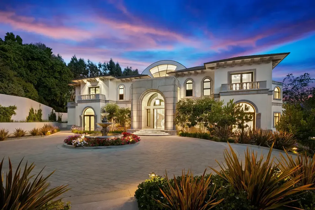 10350 Wyton Drive Home in Los Angeles, California. Experience the ultimate in refined living at 10350 Wyton Drive, a Holmby Hills estate that seamlessly blends grand European-inspired design with modern amenities. Set on 1.5 acres of meticulously landscaped grounds, this stunning property offers palatial interiors, six ensuite bedrooms, twelve baths, and an array of lavish features.