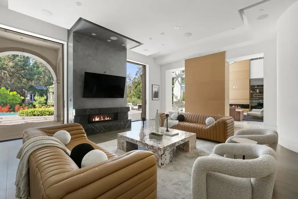 10350 Wyton Drive Home in Los Angeles, California. Experience the ultimate in refined living at 10350 Wyton Drive, a Holmby Hills estate that seamlessly blends grand European-inspired design with modern amenities. Set on 1.5 acres of meticulously landscaped grounds, this stunning property offers palatial interiors, six ensuite bedrooms, twelve baths, and an array of lavish features.