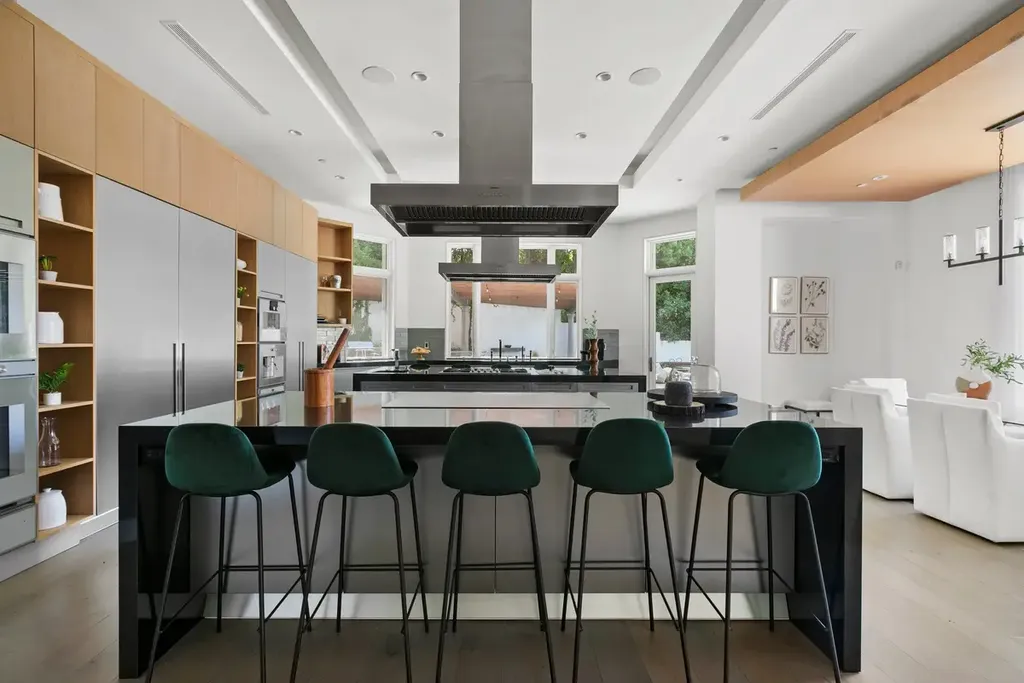 10350 Wyton Drive Home in Los Angeles, California. Experience the ultimate in refined living at 10350 Wyton Drive, a Holmby Hills estate that seamlessly blends grand European-inspired design with modern amenities. Set on 1.5 acres of meticulously landscaped grounds, this stunning property offers palatial interiors, six ensuite bedrooms, twelve baths, and an array of lavish features.