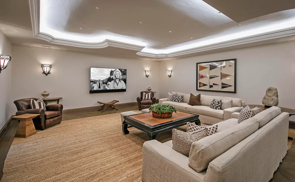 13600 Calle Real Home in Goleta, California. Escape to the enchanting Villa Del Mare, a blend of Old California charm and modern luxury on 287 acres near Refugio State Beach. With panoramic views of the coastline and foothills, this one-level estate offers 5 en suite bedrooms, spacious entertainment areas, a private helipad, and sustainable features like solar power and private water sources.