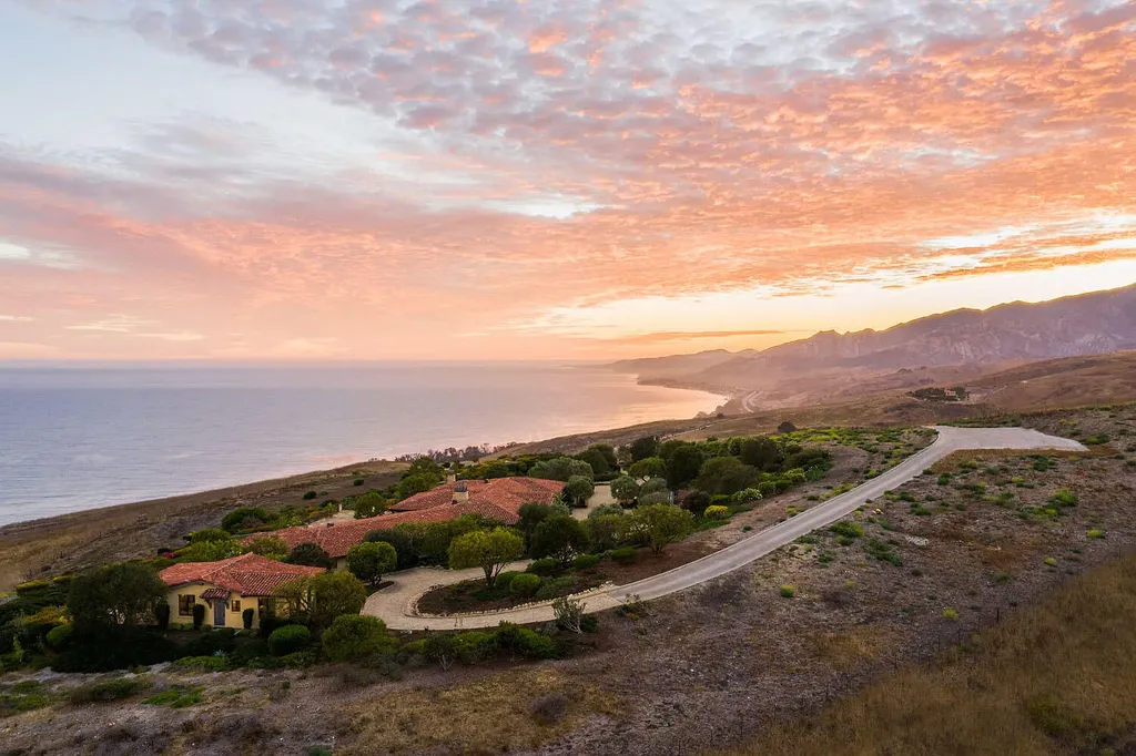 13600 Calle Real Home in Goleta, California. Escape to the enchanting Villa Del Mare, a blend of Old California charm and modern luxury on 287 acres near Refugio State Beach. With panoramic views of the coastline and foothills, this one-level estate offers 5 en suite bedrooms, spacious entertainment areas, a private helipad, and sustainable features like solar power and private water sources.
