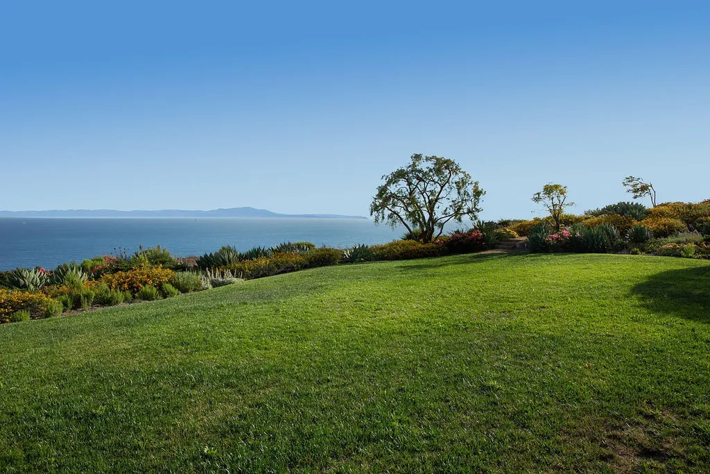 13600 Calle Real Home in Goleta, California. Escape to the enchanting Villa Del Mare, a blend of Old California charm and modern luxury on 287 acres near Refugio State Beach. With panoramic views of the coastline and foothills, this one-level estate offers 5 en suite bedrooms, spacious entertainment areas, a private helipad, and sustainable features like solar power and private water sources.