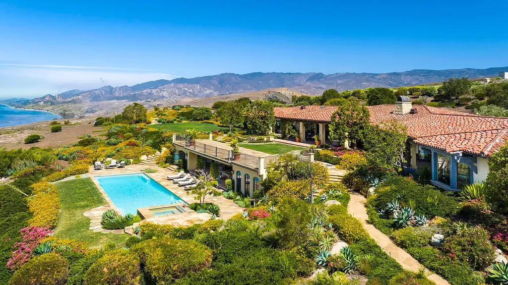 13600 Calle Real Home in Goleta, California. Escape to the enchanting Villa Del Mare, a blend of Old California charm and modern luxury on 287 acres near Refugio State Beach. With panoramic views of the coastline and foothills, this one-level estate offers 5 en suite bedrooms, spacious entertainment areas, a private helipad, and sustainable features like solar power and private water sources.