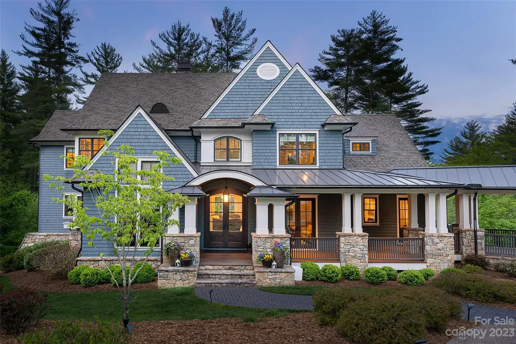 15 Presque Isle Way Home in Asheville, North Carolina. Discover the epitome of sophistication and elegance in this custom home situated on a quiet cul-de-sac. With high-quality finishes throughout, the open floor plan seamlessly integrates indoor and outdoor living spaces, including a chef's kitchen, great room, dining area, and a main level primary suite. 
