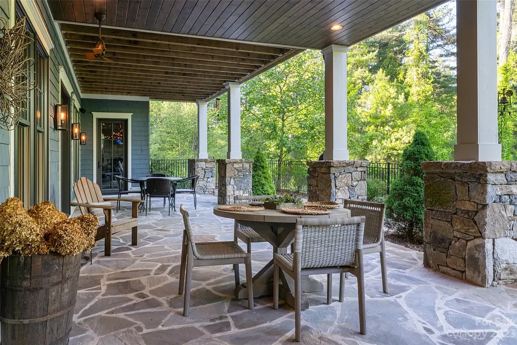 15 Presque Isle Way Home in Asheville, North Carolina. Discover the epitome of sophistication and elegance in this custom home situated on a quiet cul-de-sac. With high-quality finishes throughout, the open floor plan seamlessly integrates indoor and outdoor living spaces, including a chef's kitchen, great room, dining area, and a main level primary suite. 