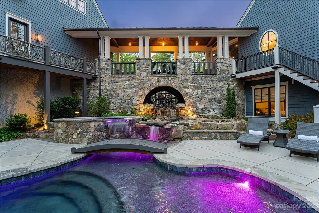 15 Presque Isle Way Home in Asheville, North Carolina. Discover the epitome of sophistication and elegance in this custom home situated on a quiet cul-de-sac. With high-quality finishes throughout, the open floor plan seamlessly integrates indoor and outdoor living spaces, including a chef's kitchen, great room, dining area, and a main level primary suite. 