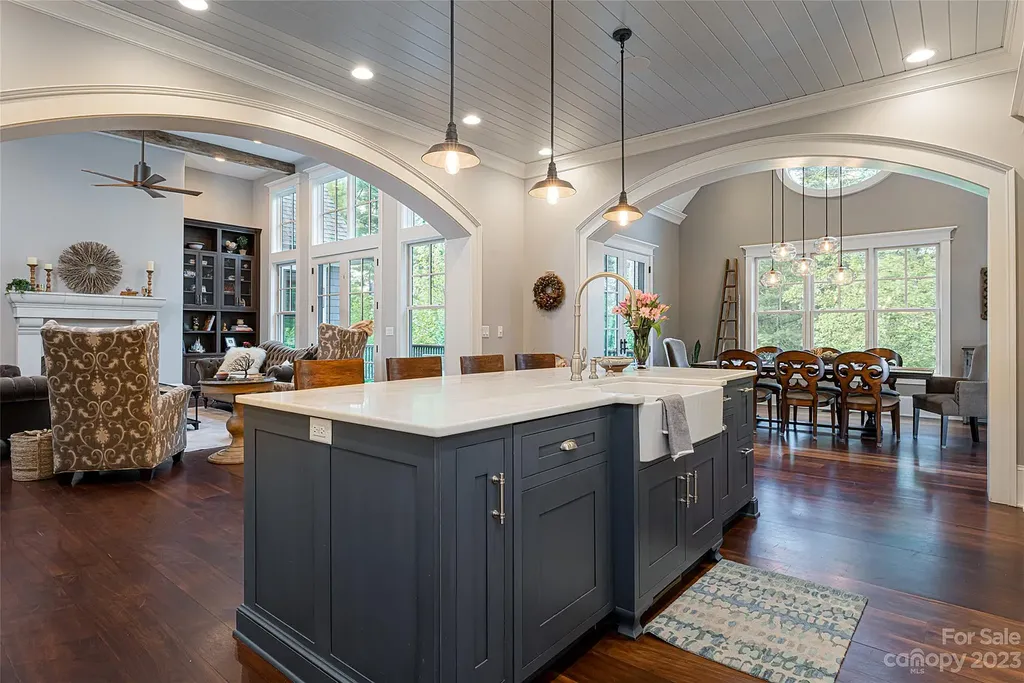 15 Presque Isle Way Home in Asheville, North Carolina. Discover the epitome of sophistication and elegance in this custom home situated on a quiet cul-de-sac. With high-quality finishes throughout, the open floor plan seamlessly integrates indoor and outdoor living spaces, including a chef's kitchen, great room, dining area, and a main level primary suite. 