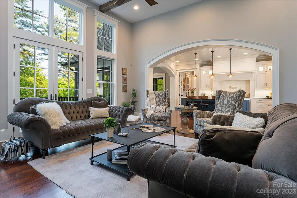 15 Presque Isle Way Home in Asheville, North Carolina. Discover the epitome of sophistication and elegance in this custom home situated on a quiet cul-de-sac. With high-quality finishes throughout, the open floor plan seamlessly integrates indoor and outdoor living spaces, including a chef's kitchen, great room, dining area, and a main level primary suite. 