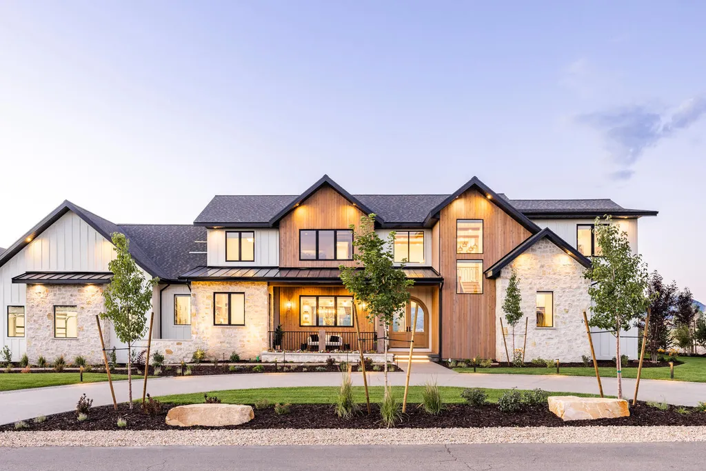 186 West Lazy Acres Lane Home in Kamas, Utah. Step into luxury living with this stunning 2022-built Park City Showcase home nestled on over 1.2 acres in Lazy Acres Ranch Estates. Crafted by Jana Gough Interiors and renowned Gough Contracting, this masterpiece offers exceptional finishes throughout.
