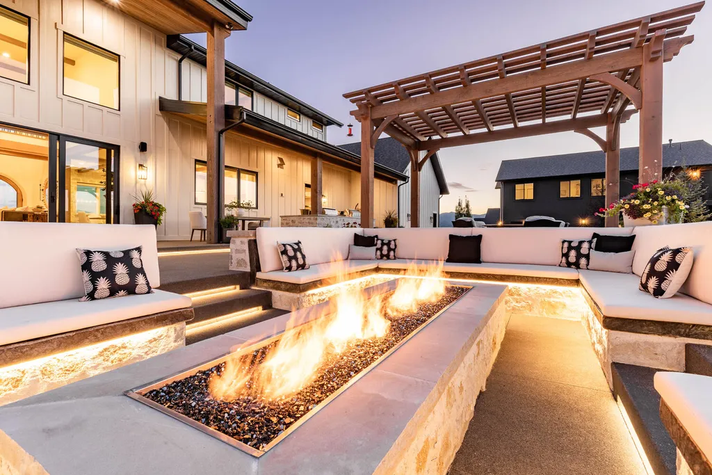 186 West Lazy Acres Lane Home in Kamas, Utah. Step into luxury living with this stunning 2022-built Park City Showcase home nestled on over 1.2 acres in Lazy Acres Ranch Estates. Crafted by Jana Gough Interiors and renowned Gough Contracting, this masterpiece offers exceptional finishes throughout.