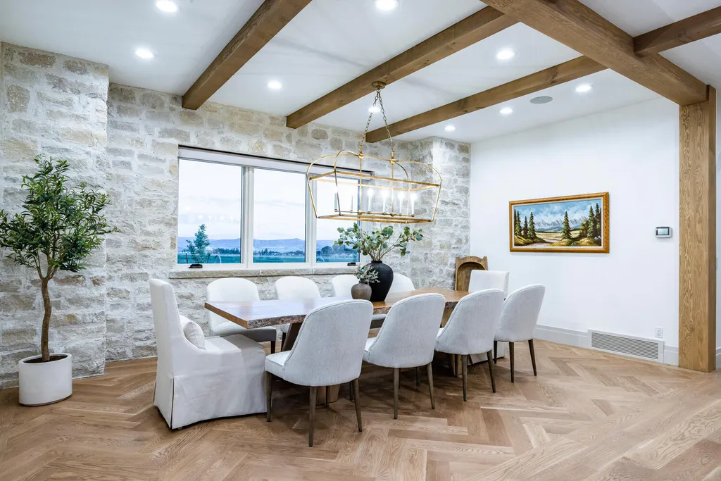 186 West Lazy Acres Lane Home in Kamas, Utah. Step into luxury living with this stunning 2022-built Park City Showcase home nestled on over 1.2 acres in Lazy Acres Ranch Estates. Crafted by Jana Gough Interiors and renowned Gough Contracting, this masterpiece offers exceptional finishes throughout.