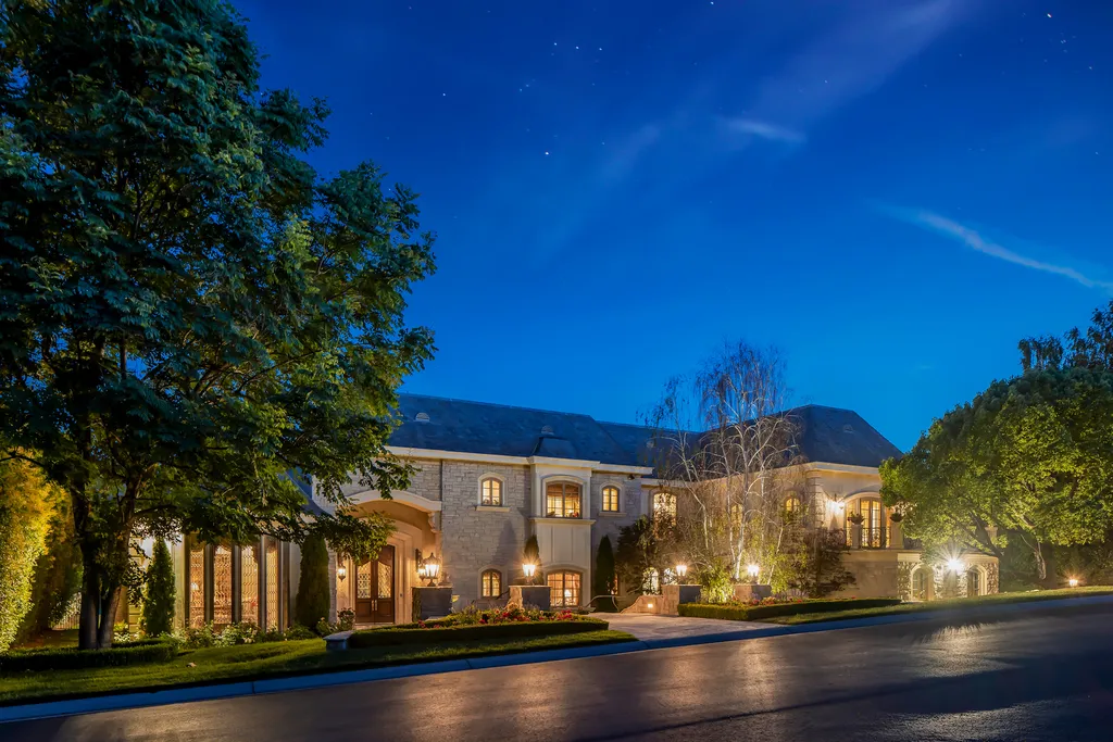 240 West Stafford Road Home in Thousand Oaks, California. This luxurious estate is located in the guard-gated community of Sherwood Country Club, just minutes from acclaimed schools, shopping, and fine dining. The home is adjacent to Hole 11 Island Green on the Jack Nicklaus-designed championship golf course and offers stunning views of the course and the surrounding area.