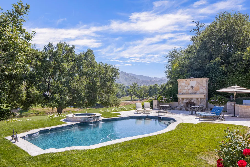 240 West Stafford Road Home in Thousand Oaks, California. This luxurious estate is located in the guard-gated community of Sherwood Country Club, just minutes from acclaimed schools, shopping, and fine dining. The home is adjacent to Hole 11 Island Green on the Jack Nicklaus-designed championship golf course and offers stunning views of the course and the surrounding area.